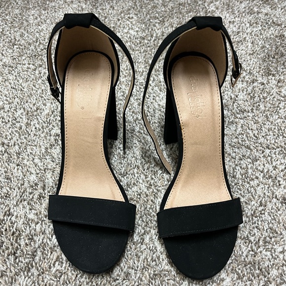 Black high heels - Picture 2 of 6